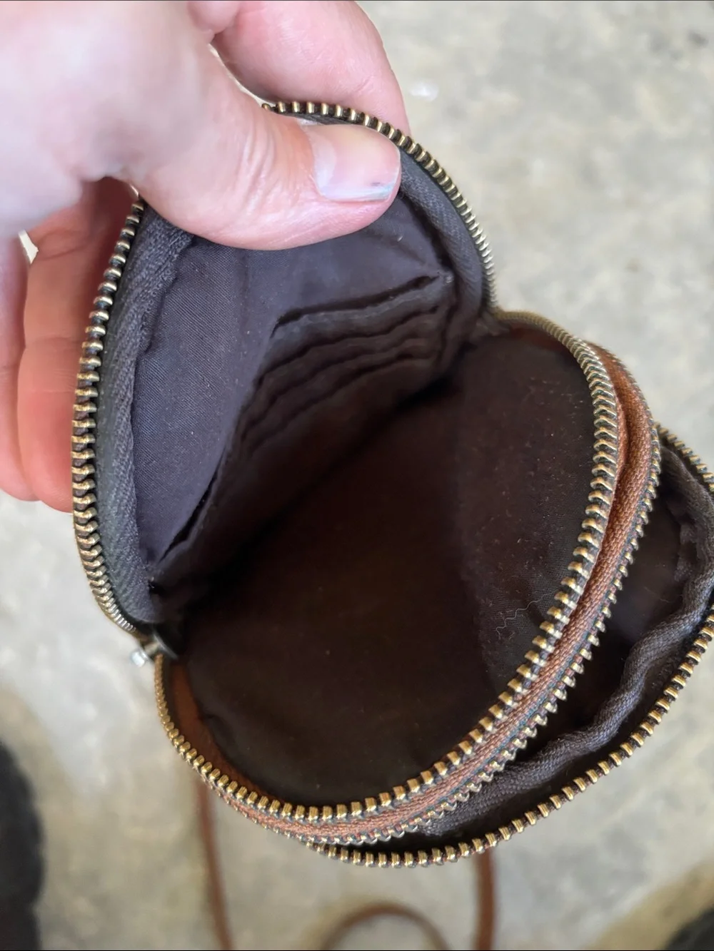 Brown Woven Leather Crossbody Phone Bag - strap in broke see last pics.